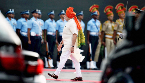 PM Narendra Modi inspects the guard of honour at the Red Fort.